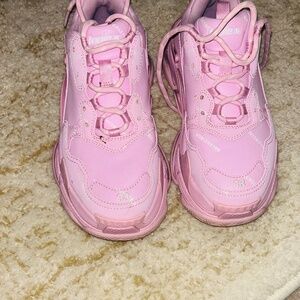 Chic light pink athletic shoes by Balenciaga. Ideal for everyday style